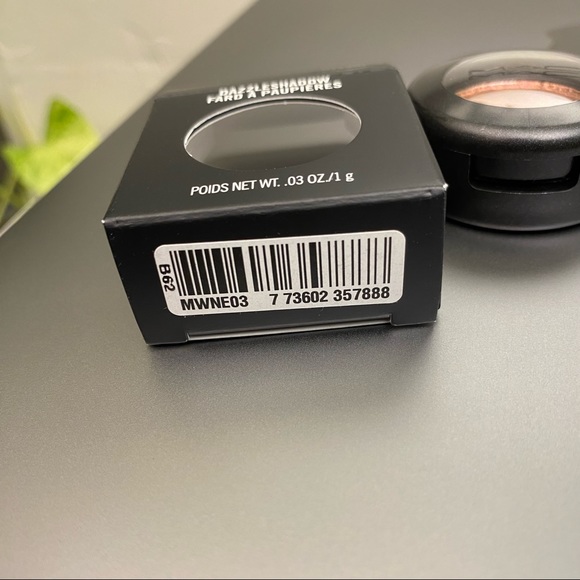 MAC “Let's Roll” Dazzleshadow Eyeshadow - Picture 8 of 10